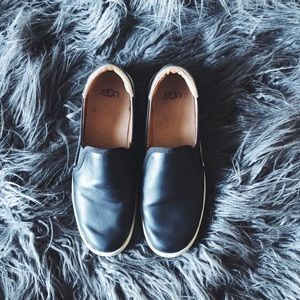 ✨Ugg slip on shoes in black